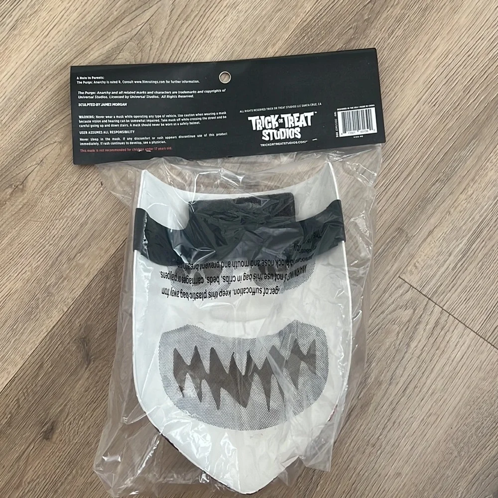 Trick or treat Studios The Purge Kiss Me mask